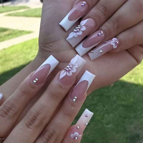 Elegant White and Pink Nail Art Set - Picture 1 of 12